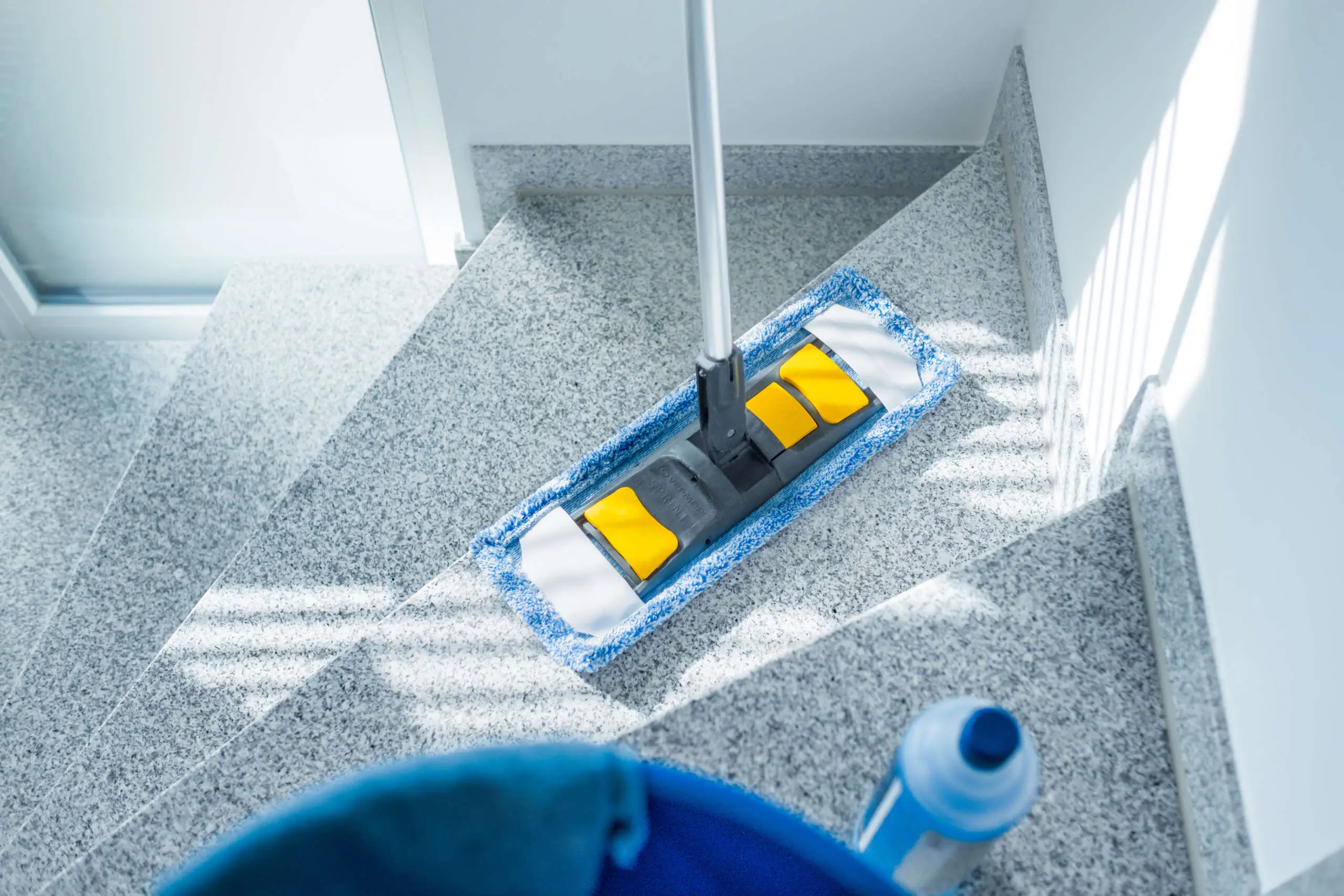 Treppenstufen wischen Hausflurreinigung Pfalz – KeyInspect